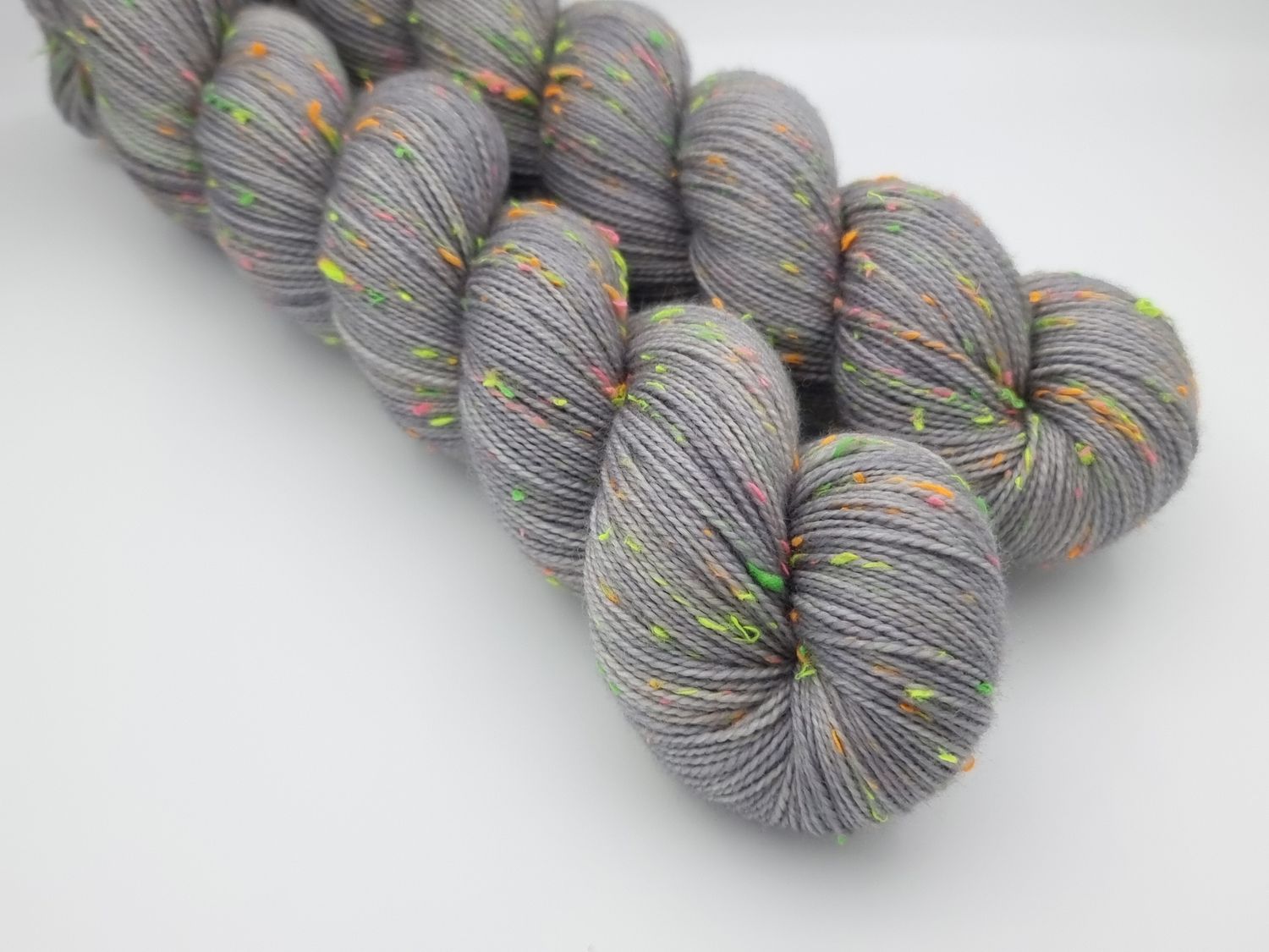 Silver Ladybug Neon Tweed 400m/100 g