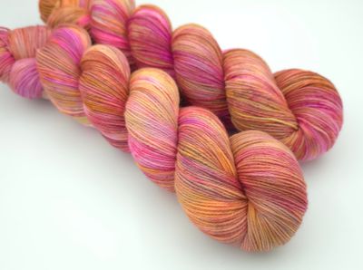 Fading Rose Ladybug on Organic Merino 400m/100g