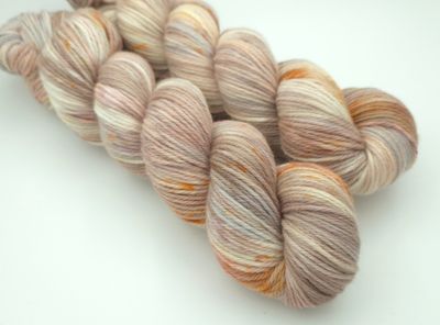Powder Pile Ladybug on Organic Merino 225m/100g