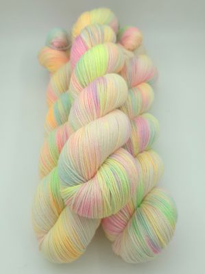 Pastel Pleasure Ladybug on Organic Merino 400m/100g
