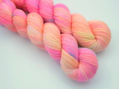 Evening Glow Ladybug on Organic Merino 400m/100g