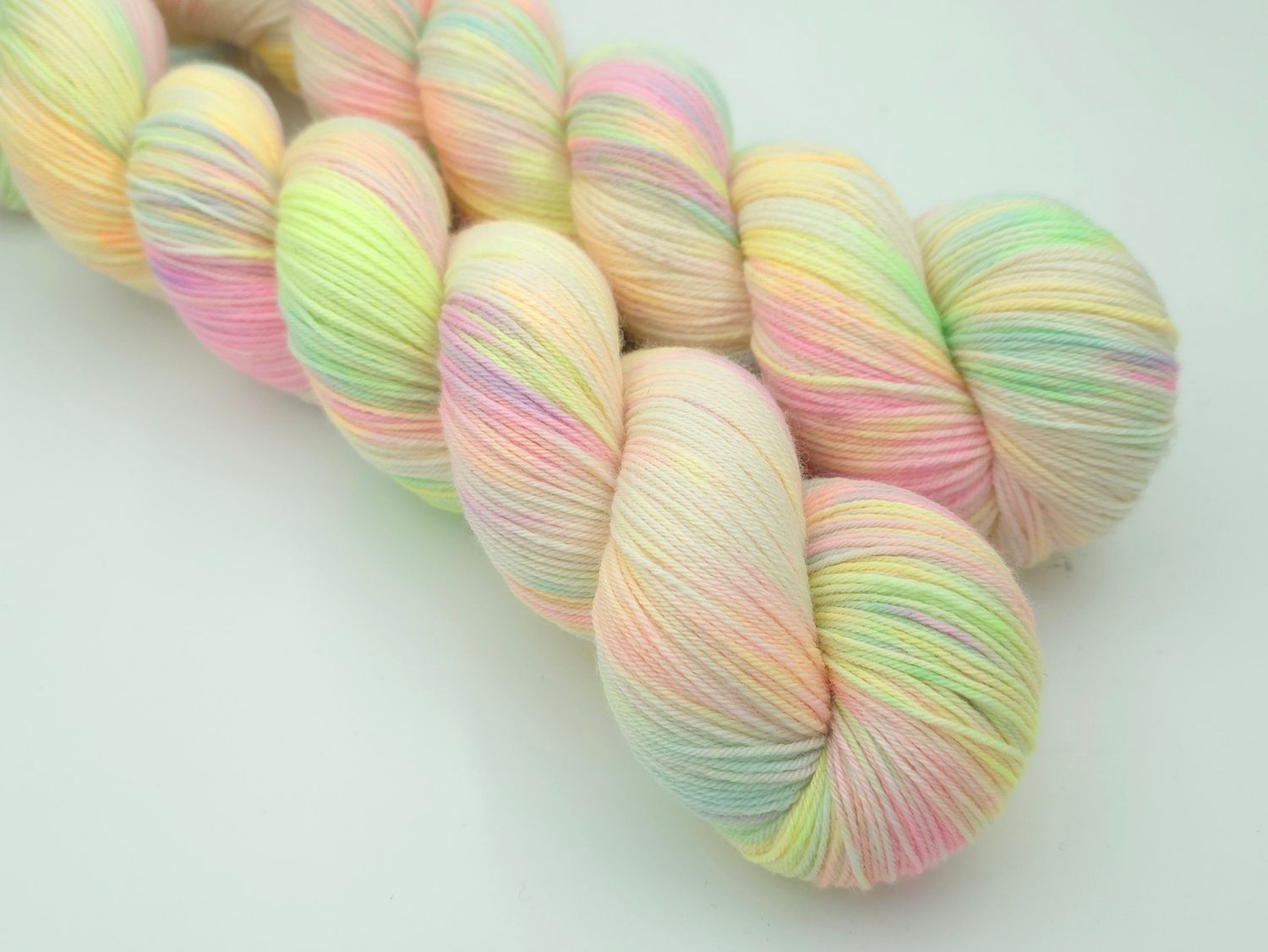 Pastel Pleasure Ladybug on Organic Merino 400m/100g