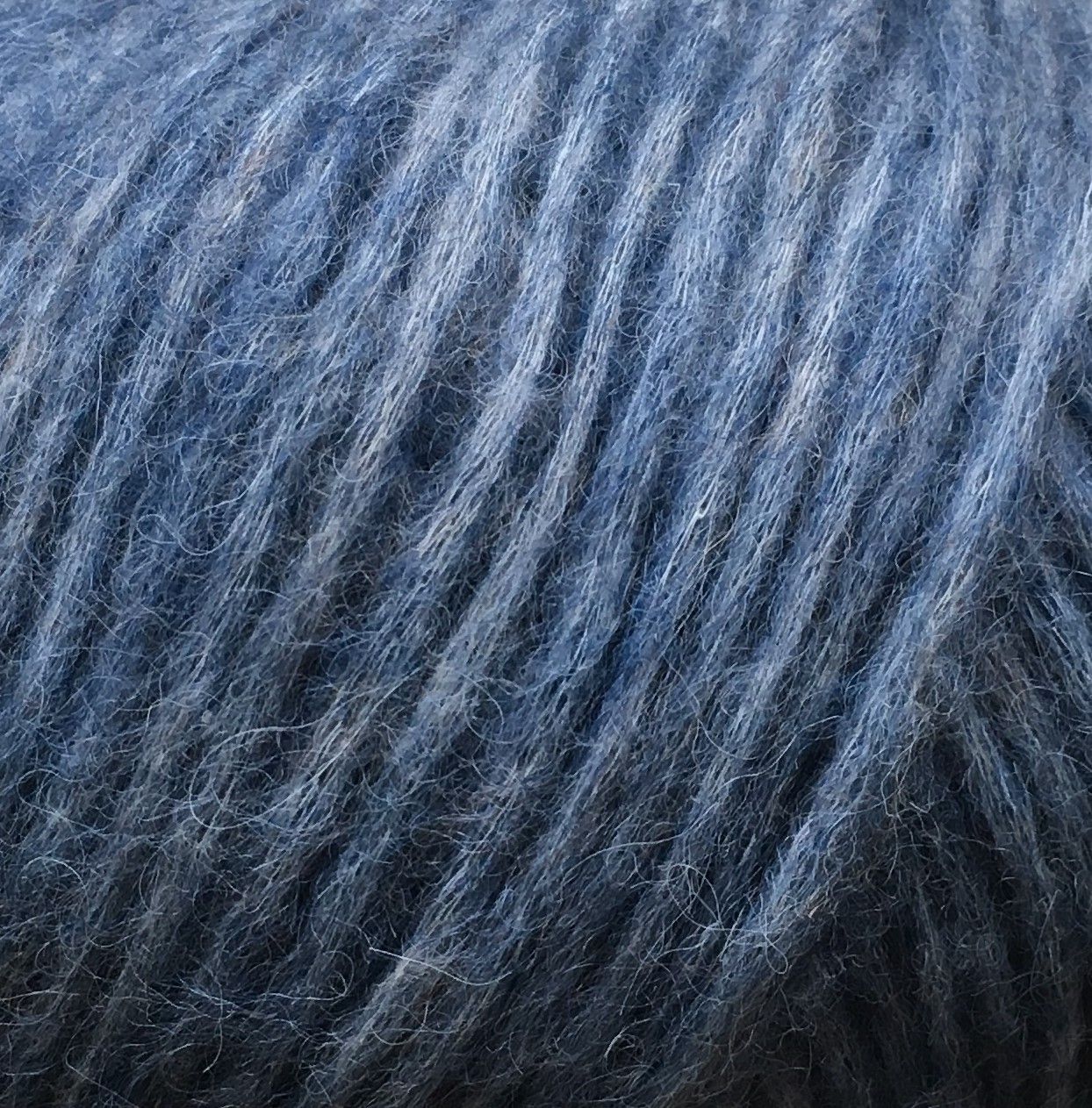 Jeansblå Snefnug (snowflake) from Camarose 50g/110 m