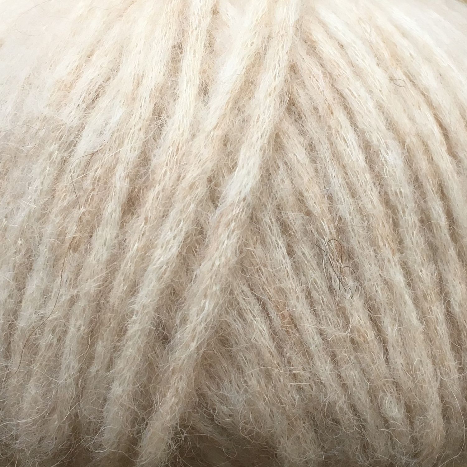 Lys Beige Snefnug (snowflake) from Camarose 50g/110 m