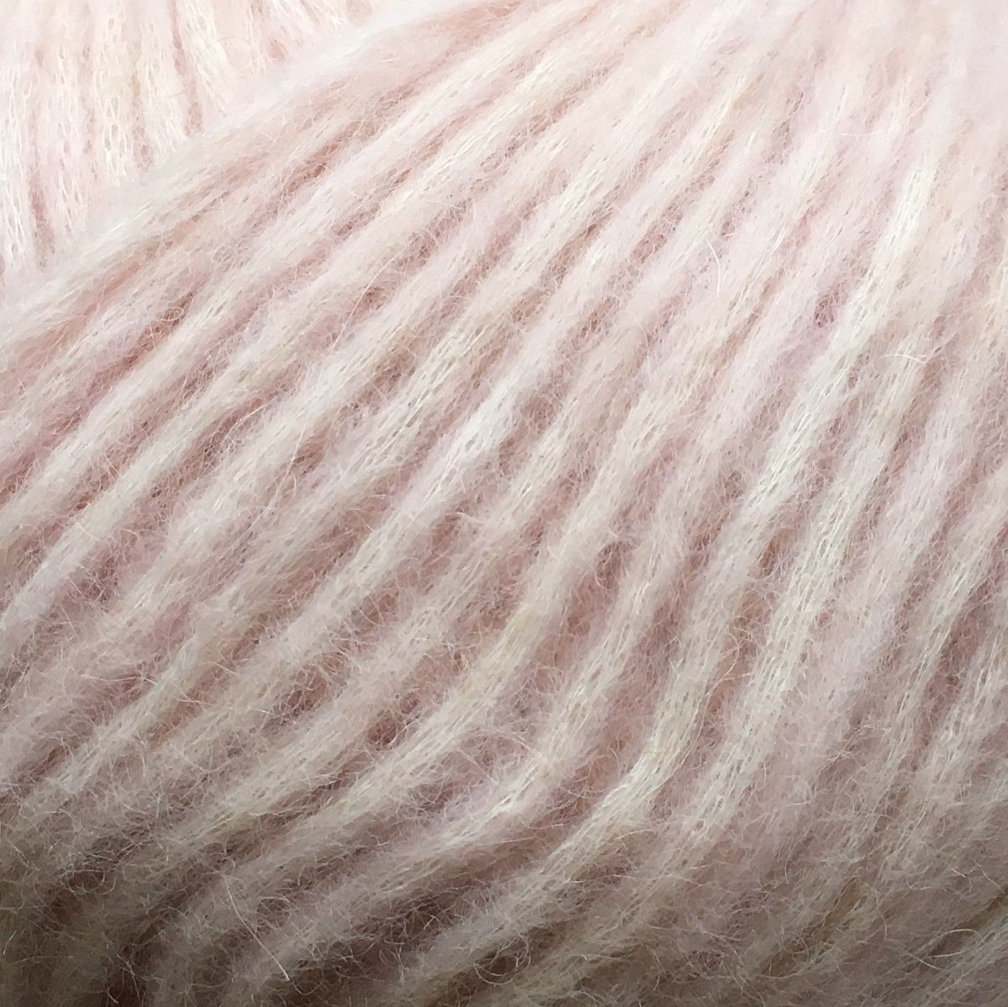 Lys Rosa Snefnug (snowflake) from Camarose 50g/110 m