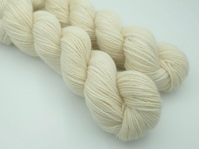 Undyed Corriedale DK 230m/100g