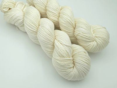 Undyed Superwash Merino/Silk 235m/100g
