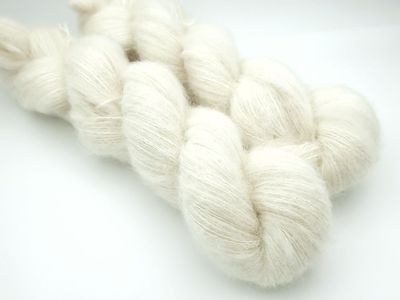 Ufarvet Suri Silk Fluff