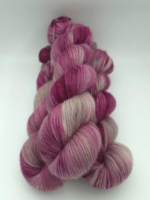 Rose Potluck on Organic Merino 225m/100g