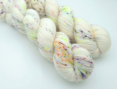 Old School Speckels Ladybug on Cascade Heritage Old School Speckels Ladybug on Cascade Heritage