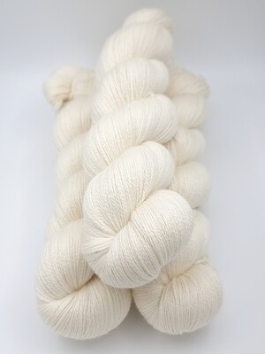 Ufarvet BFL/Silke Lace