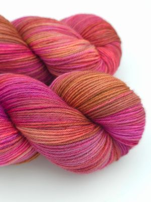 Fading Rose Ladybug on Organic Merino 400m/100g