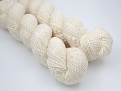 Undyed Ladybug on Organic Merino 400m/100g