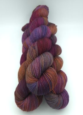 Dark Plums Ladybug on Organic Merino 400m/100g