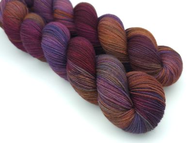 Dark Plums Ladybug on Organic Merino 400m/100g