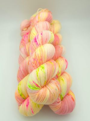 Ranunculus Ladybug on Organic Merino 400m/100g