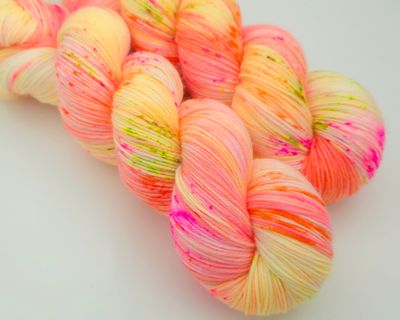 Ranunculus Ladybug on Cascade Heritage Ranunculus Ladybug on Cascade Heritage