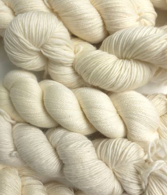 Lycky bag undyed yarn