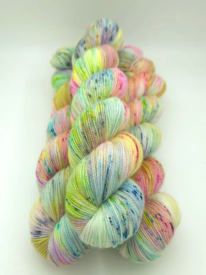 Mixed Macaroons Ladybug Sock 425m/100 g