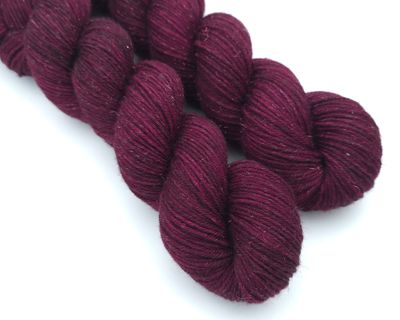 Burgundy Ladybug Glitter Sock DK 212m/100g Burgundy Ladybug Glitter Sock DK 212m/100g
