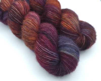 Dark Plums Alpaca Blow 300m/100 g Dark Plums Alpaca Blow 300m/100 g