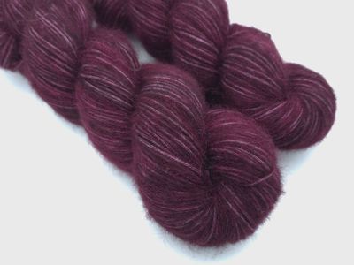 Dark Burgundy Alpaca Blow 300m/100 g Dark Burgundy Alpaca Blow 300m/100 g