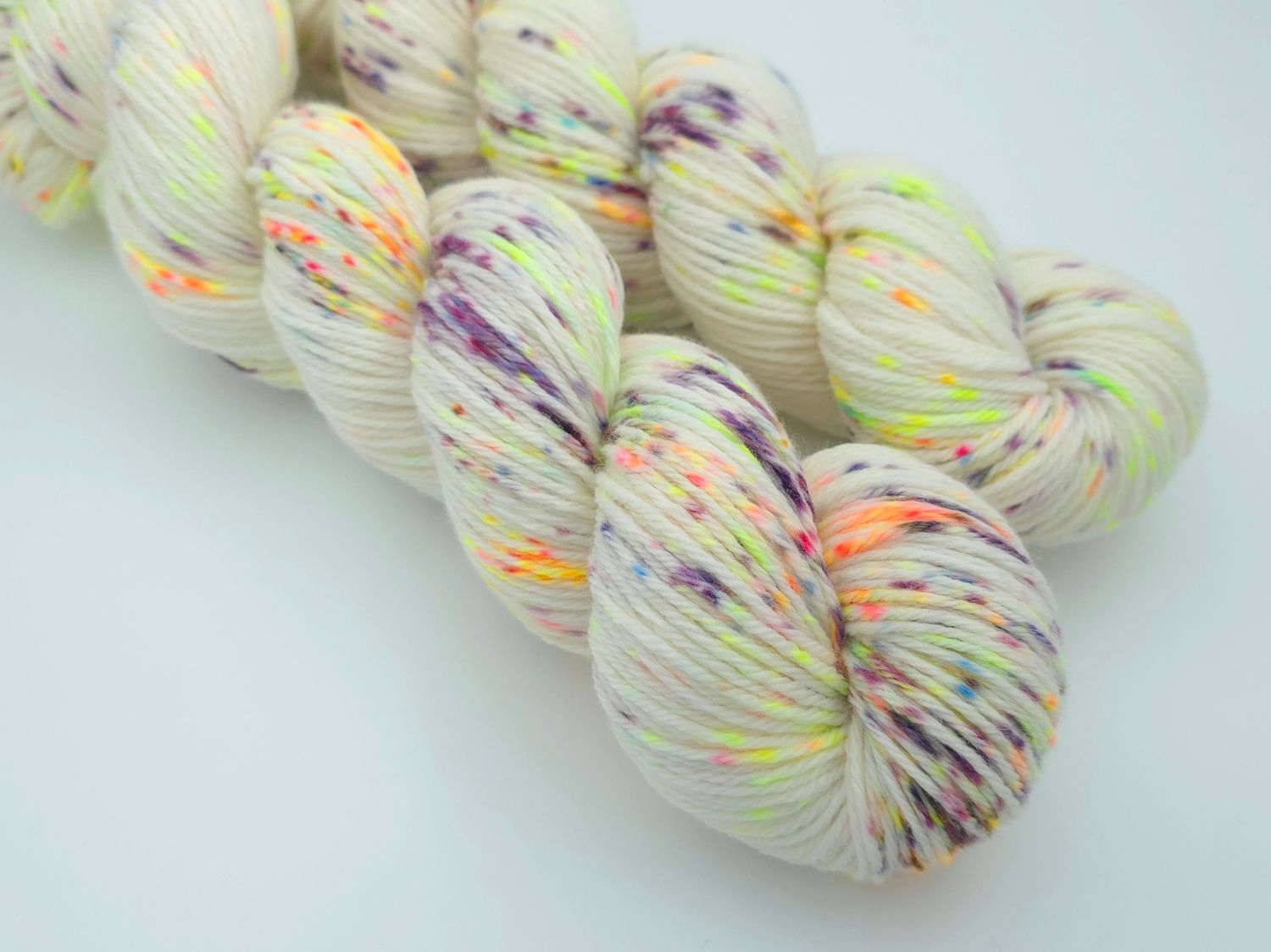 Old School Speckel Ladybug on Organic Merino 225m/100g