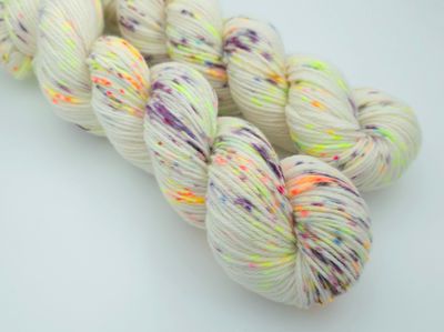 Old School Speckel Ladybug on Organic Merino 225m/100g