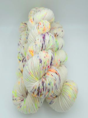 Old School Speckel Ladybug on Organic Merino 225m/100g