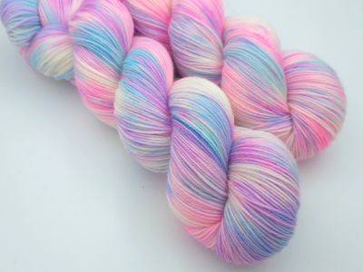 Fata Morgana Ladybug on Cascade Heritage Fata Morgana Ladybug on Cascade Heritage