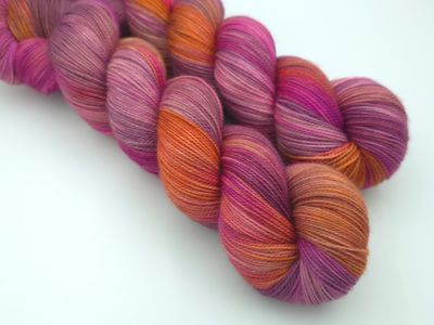 Potluck Ladybug Sock 425m/100 g Potluck Ladybug Sock 425m/100 g