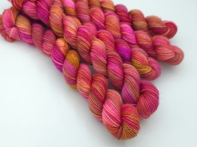 Fading Rose Ladybug Sock Mini 20g/85m