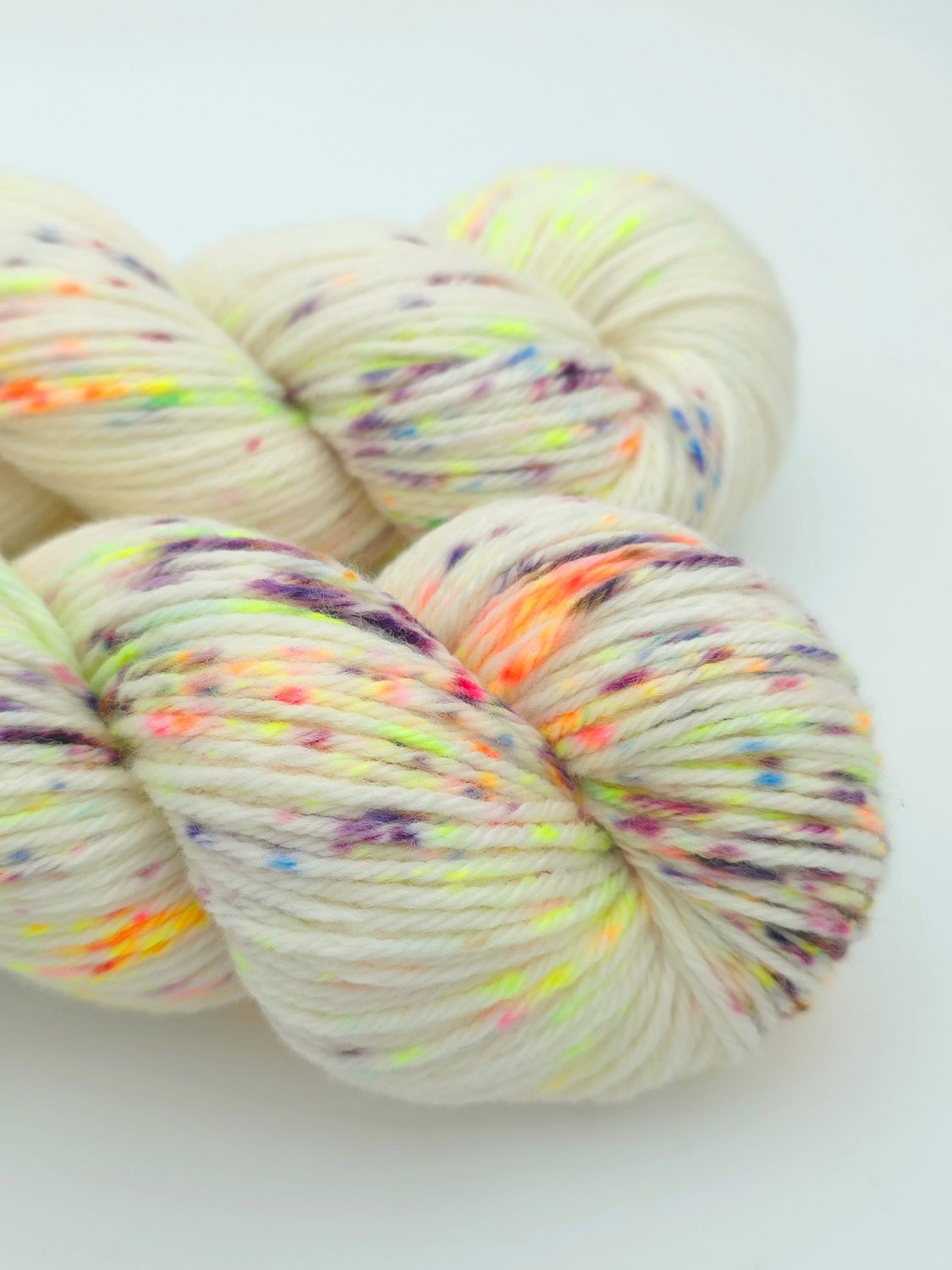 Old School Speckel Ladybug on Organic Merino 225m/100g