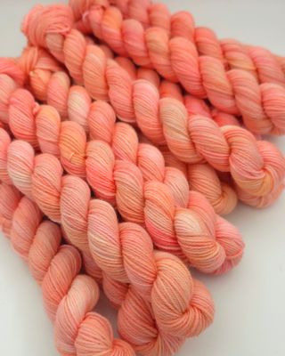 Peaches Minis Ladybug on Organic Merino 80m/20g