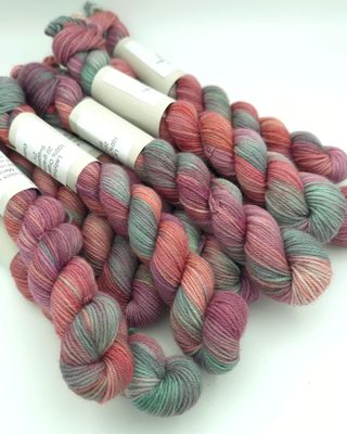Antique Rose Minis Ladybug on Organic Merino 80m/20g