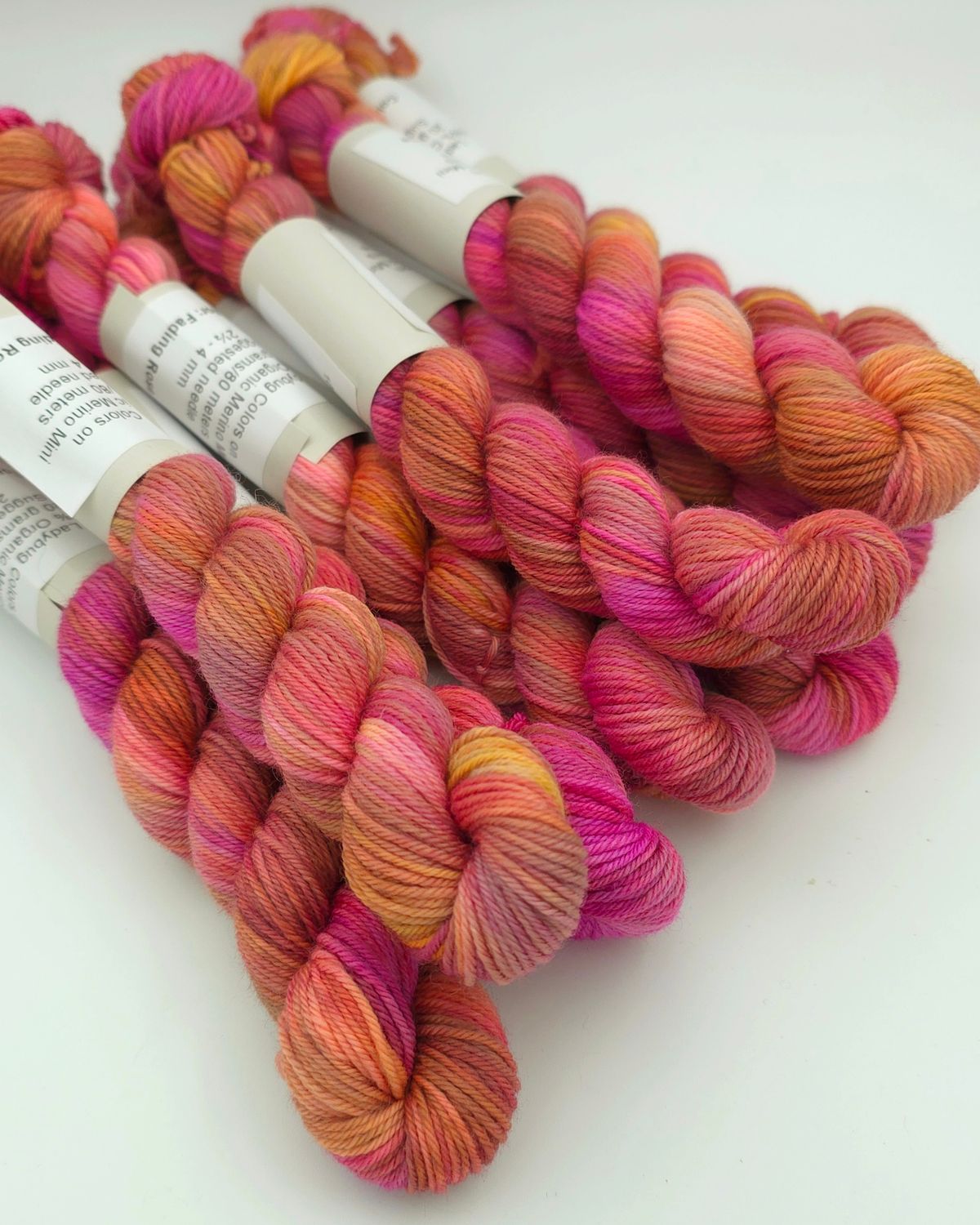 Antique Rose Minis Ladybug on Organic Merino 80m/20g Antique Rose Minis Ladybug on Organic Merino 80m/20g