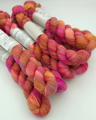 Antique Rose Minis Ladybug on Organic Merino 80m/20g