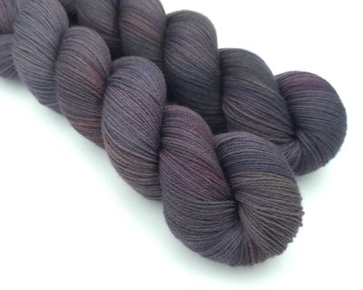 Dark and Stormy Ladybug on Organic Merino 400m/100g Dark and Stormy Ladybug on Organic Merino 400m/100g