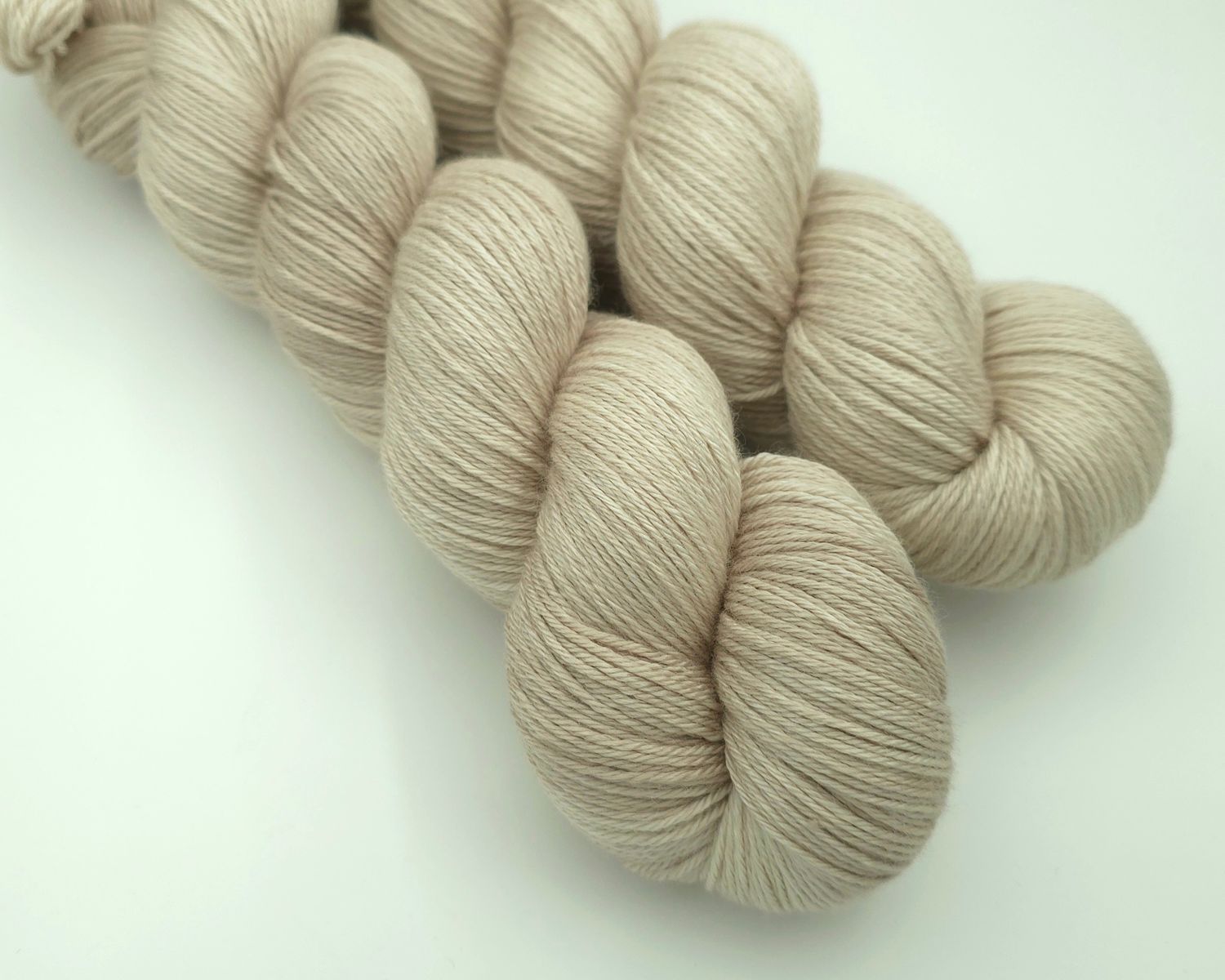 Whisper Fifty Fifty Merino/Silke 400m/100g Whisper Fifty Fifty Merino/Silke 400m/100g