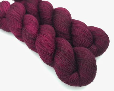 Burgundy Bluefaced Leicester/silk/lace 800m/100g Burgundy Bluefaced Leicester/silk/lace 800m/100g