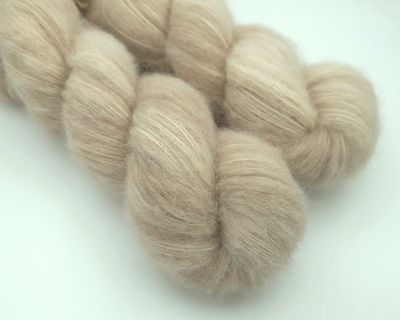 Whisper Alpaca Cloud 380 m/100 g Whisper Alpaca Cloud 380 m/100 g