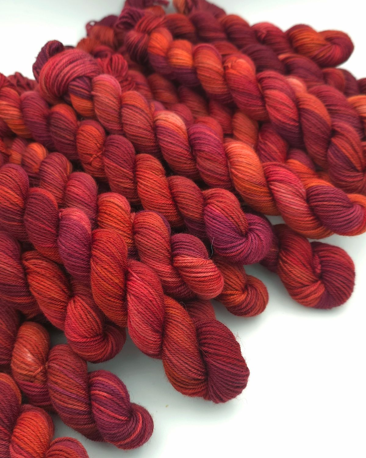 Antique Rose Minis Ladybug on Organic Merino 80m/20g Antique Rose Minis Ladybug on Organic Merino 80m/20g