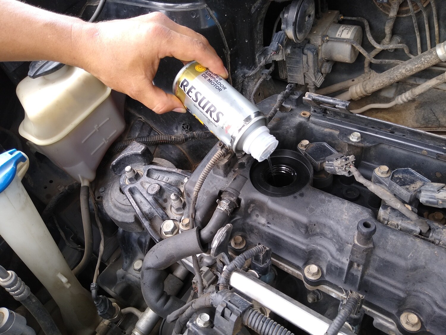 RESURS DE 100 ML. SUPER LIMPIADOR Y DESCARBONIZADOR PARA MOTOR.