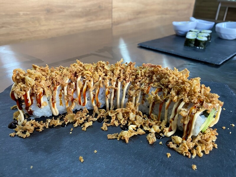 CRUNCH ROLL SPICY SAUMON AVOCADO