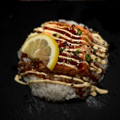 EXTRA SAUMON FLAMBÉ  + RIZ