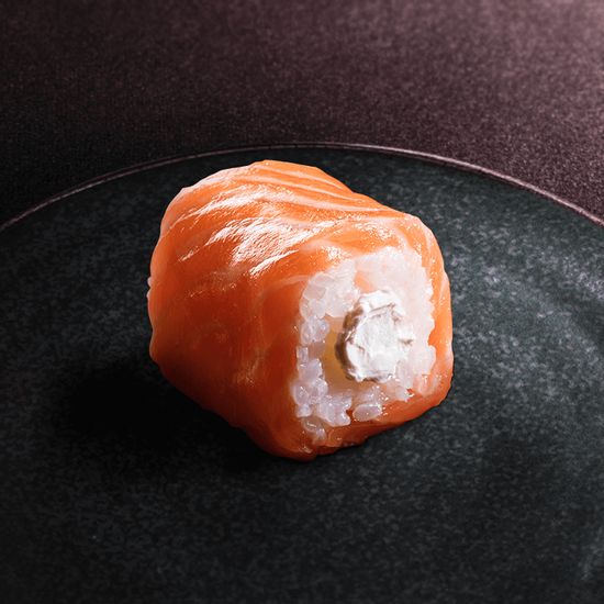 SAUMON ROLL  AVOCADO CHEESE