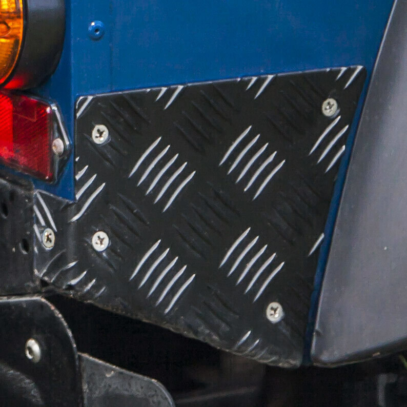 Corner Plates - 3mm Aluminium Chequer Plate for Land Rover Defender 90 and 110, Which Colour?: Black Powder-coat Paint, Your Defender Type?: Defender 90