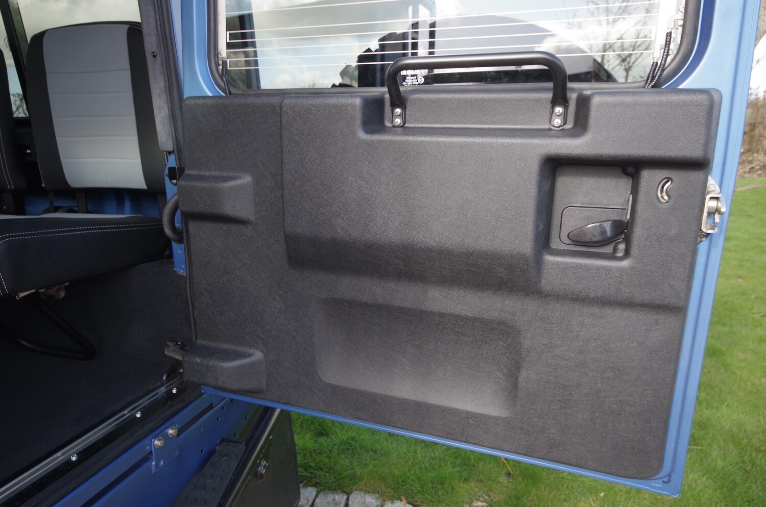 Rear Door Grab Handle with Fixings for Defender, Which Vehicle: Post 2002