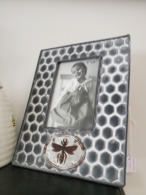 Honey Comb Bee Metal 4x6 size Frame Honey Comb Bee Metal 4x6 size Frame