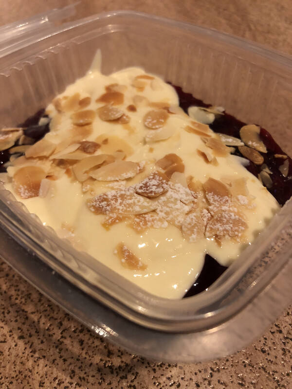 Rote Grütze mit Vanillesauce